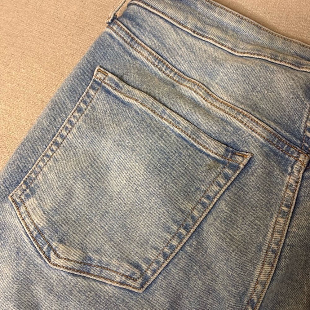 Old Navy High-Rise OG Straight Extra Stretch Light Blue Women's Jeans - Picture 6 of 7